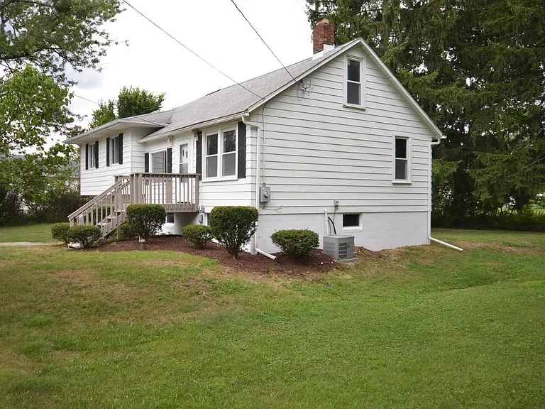 2699 Linwood Rd — Photo 3