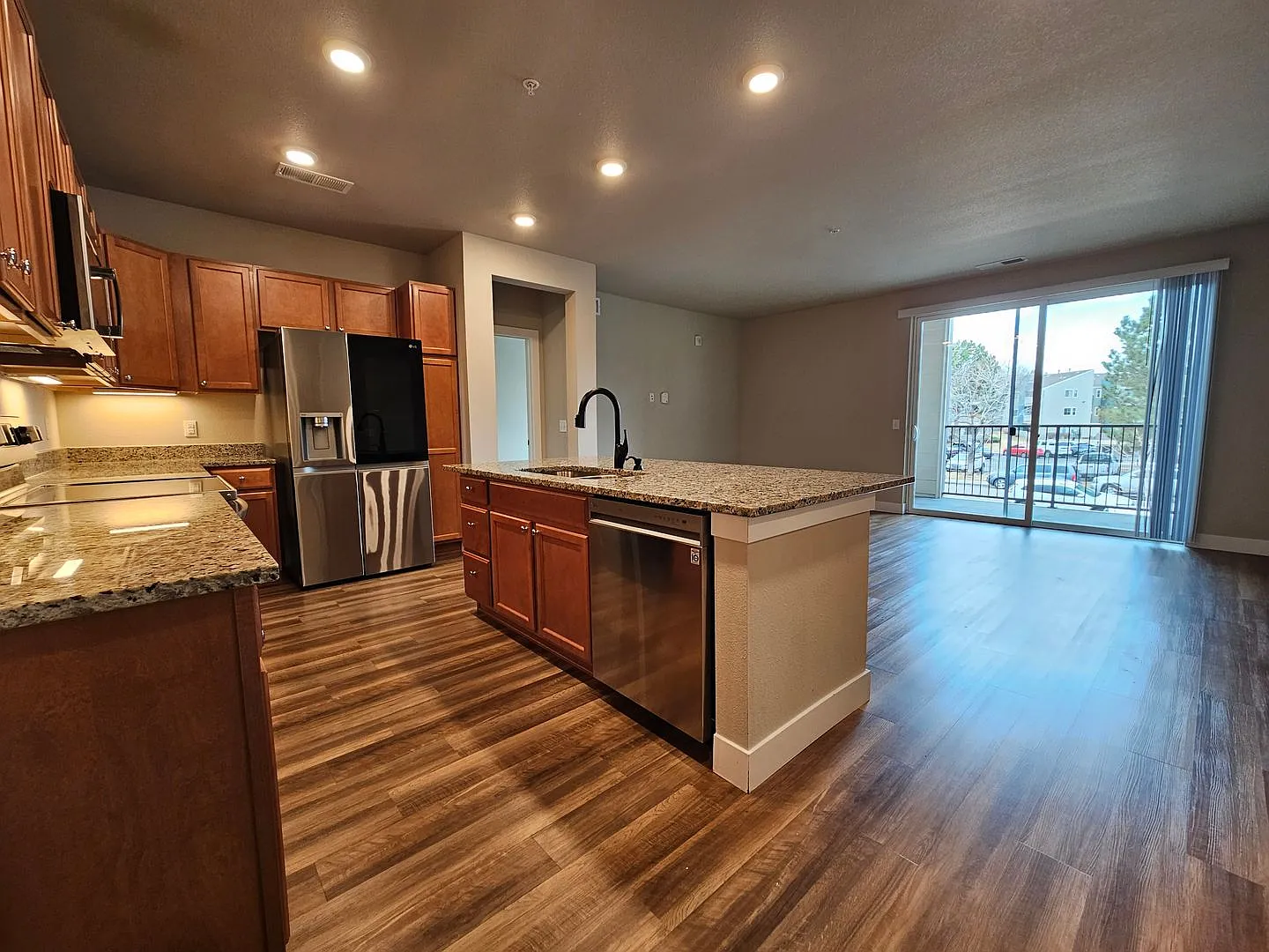 Beautiful, Modern and Bright 2 Bedroom 2 Bath Condo in the Aurora Area — Photo 1