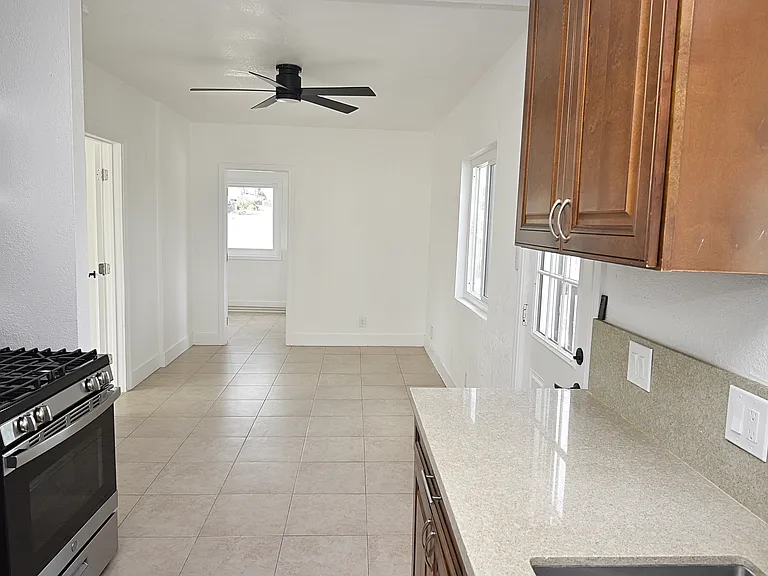 2096 Franklin Ave #A — Photo 13