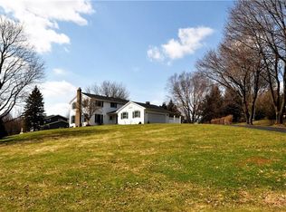 9 Enfield Dr, Pittsford, NY 14534