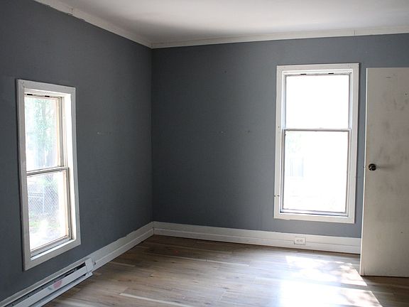 5th image of 902 Randolph St S