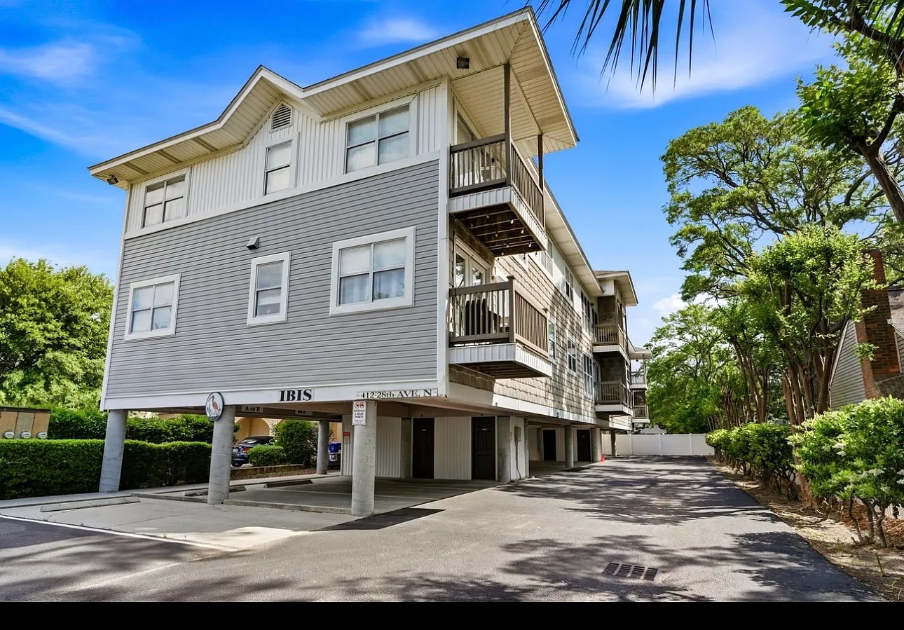 2 bed, 900 sqft, $1,725 — Photo 1