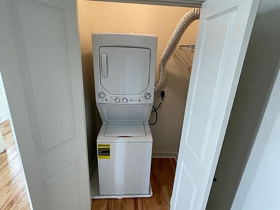 3rd image of 1714 Vine St #2R