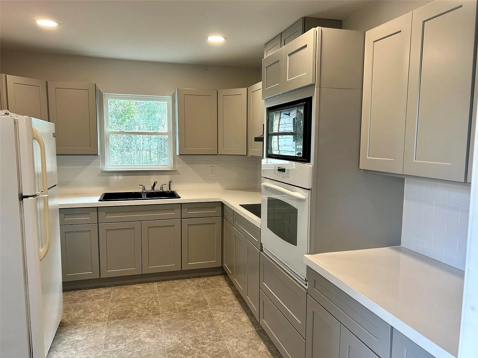 2 bed, 1.0 bath, 900 sqft, $1,400 — Photo 2