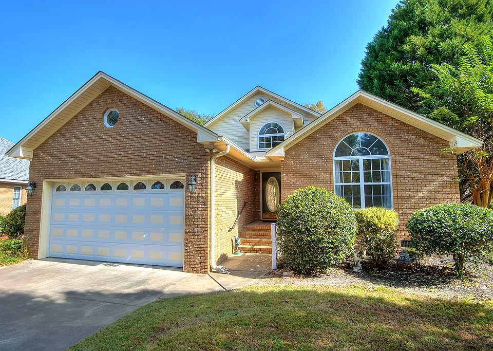 1st image of 126 Ridge Lake Dr