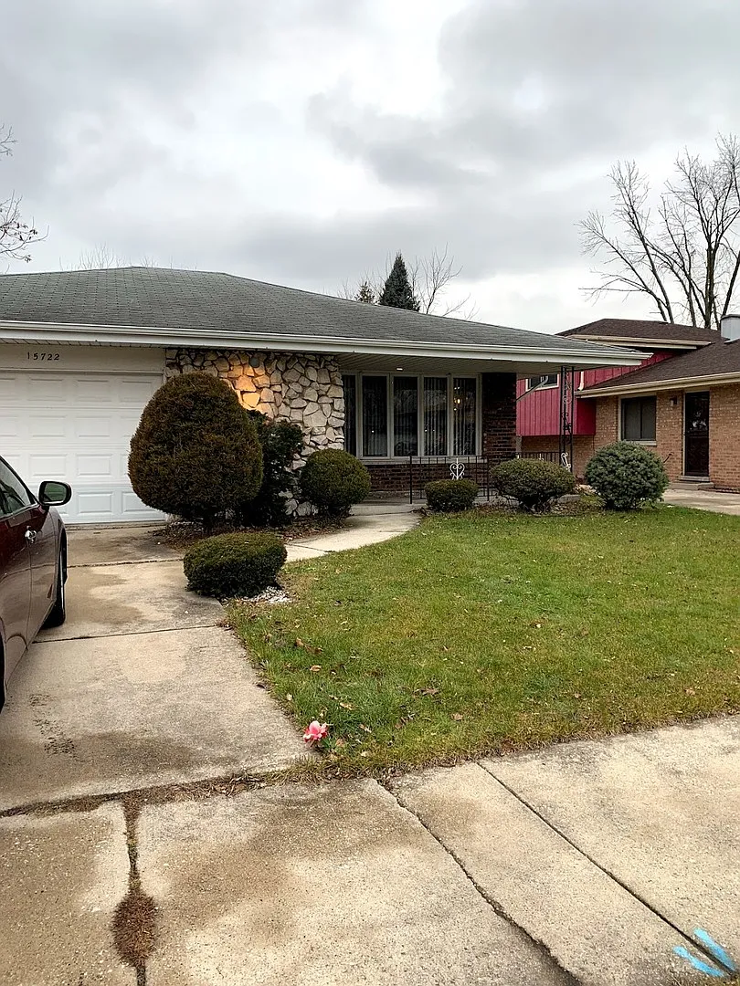 15722 E End Ave photo 1