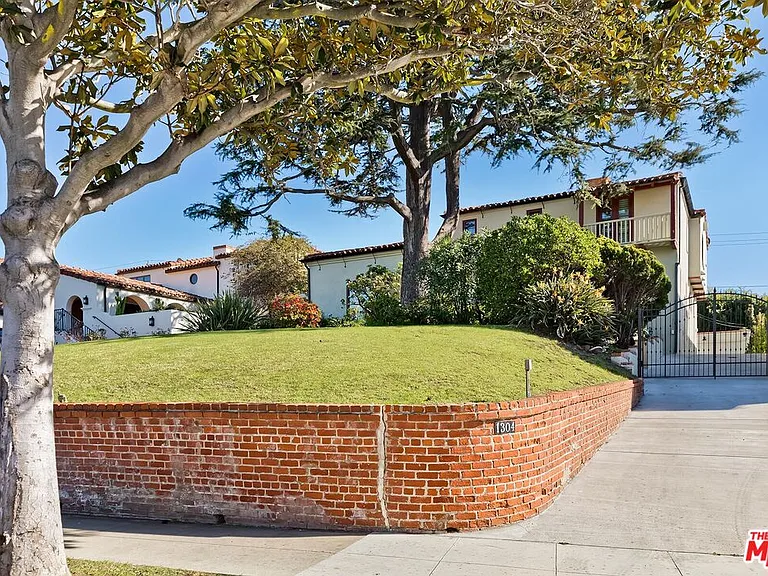1304 San Vicente Blvd — Photo 2