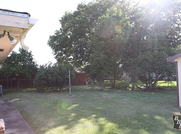 5th image of 402 Mary Hughes Dr