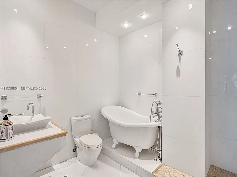 3180 S Ocean Dr #1709 — Photo 17