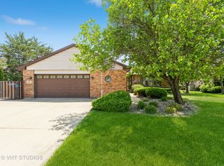 11611 Pineview Dr, Orland Park, IL