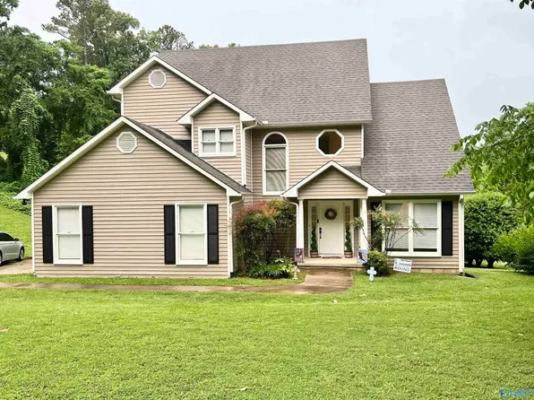 3392 Cedar Ln, Guntersville, AL 35976