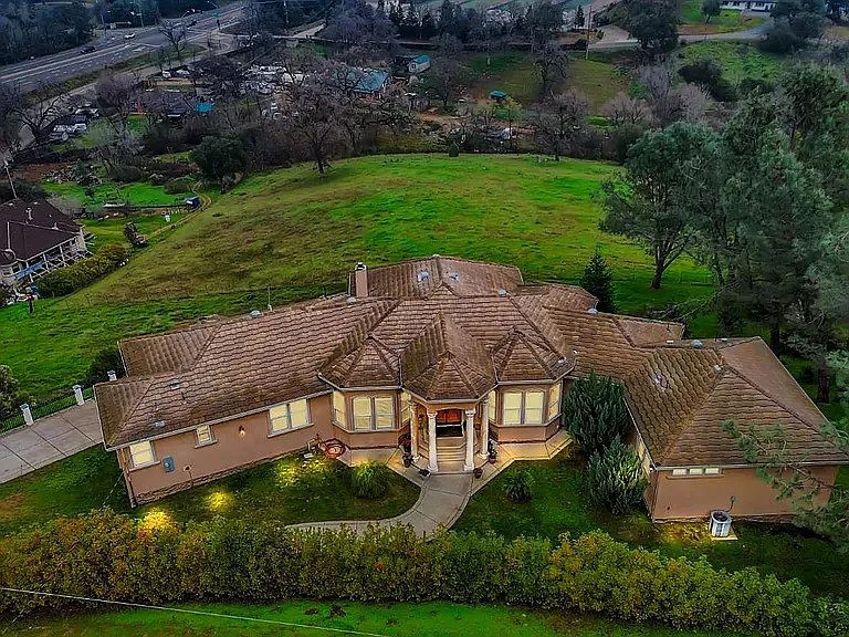 2311 Hillview Dr
