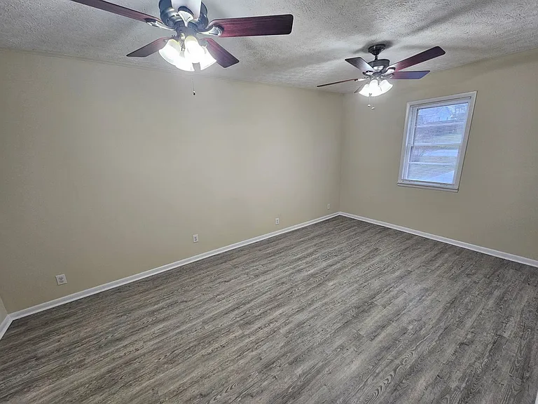 504 Casey St — Photo 12