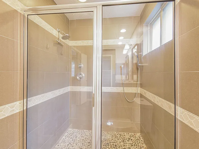 8806 Lakeside Forest Dr — Photo 13