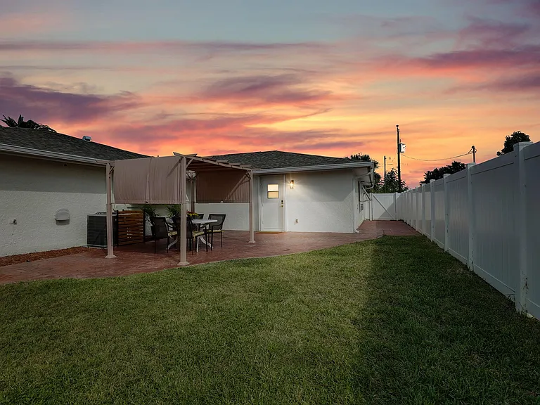3652 SE 5th Ct — Photo 12