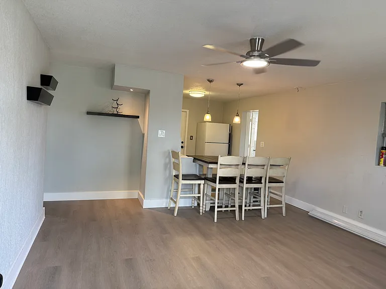 2621 NE 8th Ave — Photo 15