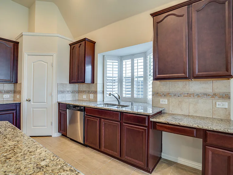 7747 Ivanhoe Dr — Photo 18