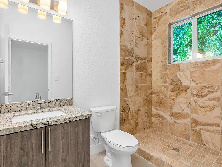 642 NW 15th Ave — Photo 12