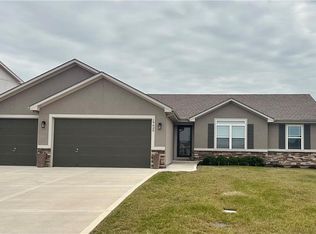 19625 W 197th St, Spring Hill, KS 66083