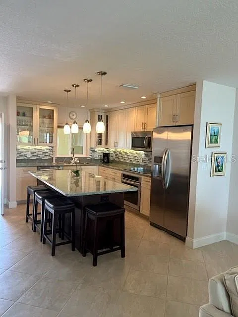 2 bed, 2.0 bath, 1074 sqft, $4,500 — Photo 3