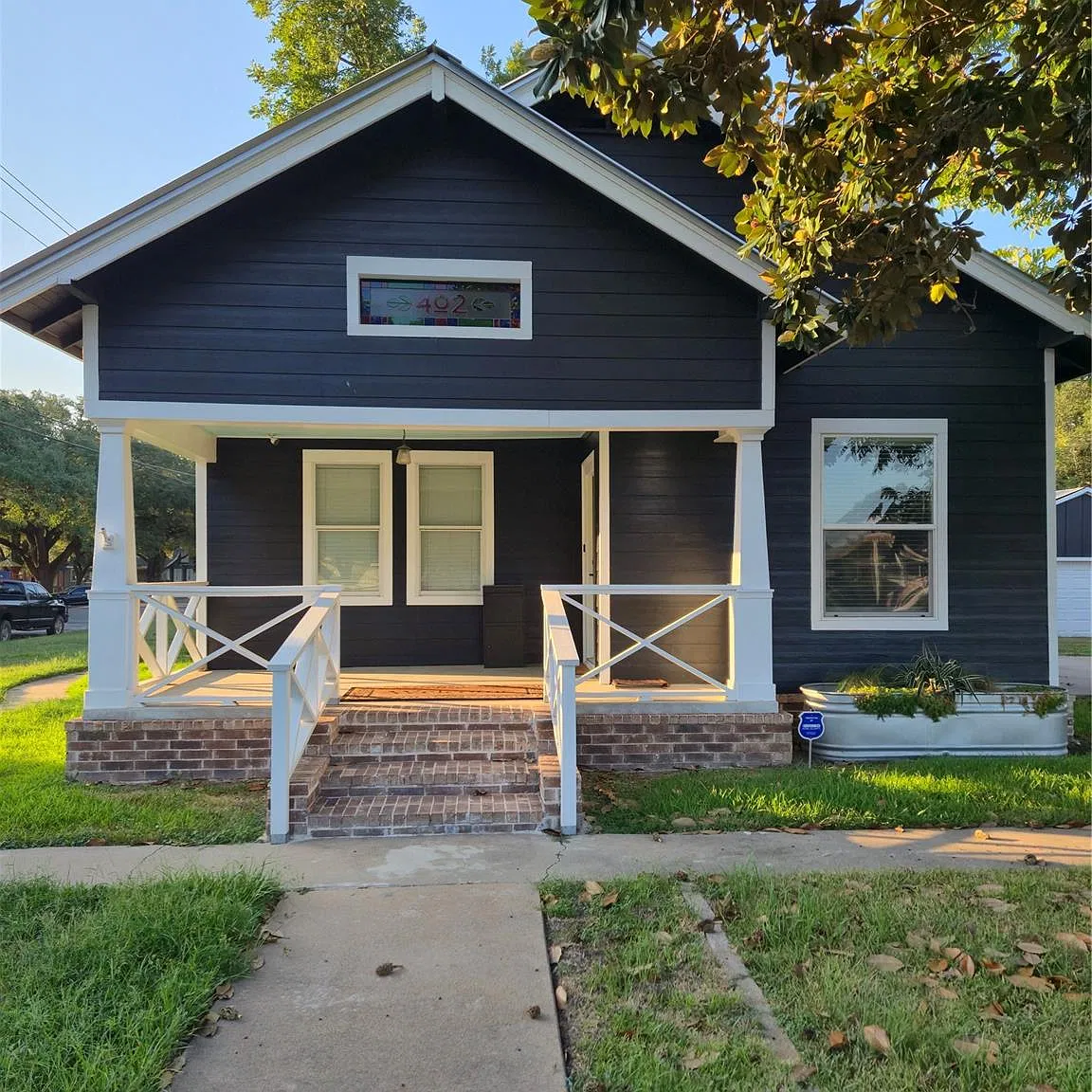 3 bed, 2.0 bath, 1316 sqft, $2,200 — Photo 1
