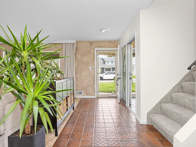 38027 Mallast St — Photo 2