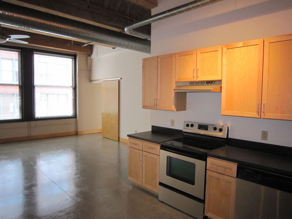 2nd image of 1021 Washington Ave Unit 401