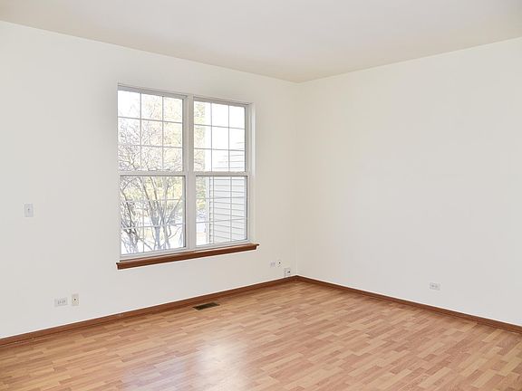 5th image of 1542 Sauganash Ct #1542