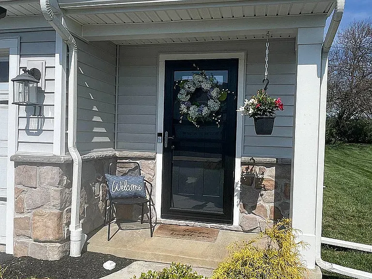 3 bed, 2.5 bath, 1760 sqft, $2,000 — Photo 2