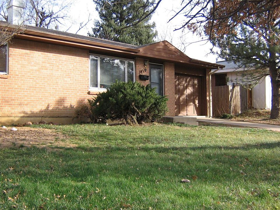 Front Yard prior to remodeling.
