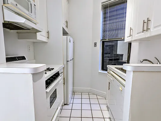 Rented by PocketBroker Inc | media 6