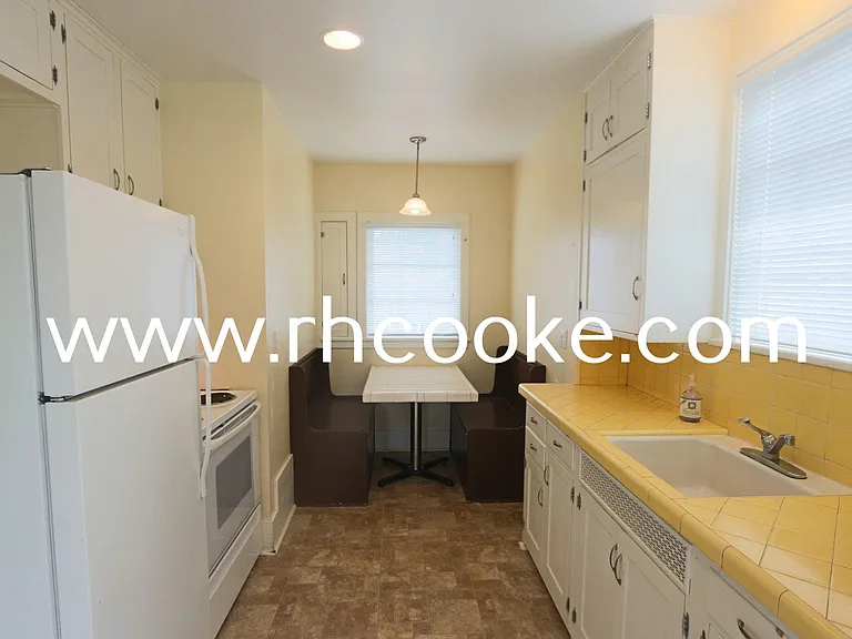 719 W Maxwell Ave — Photo 5
