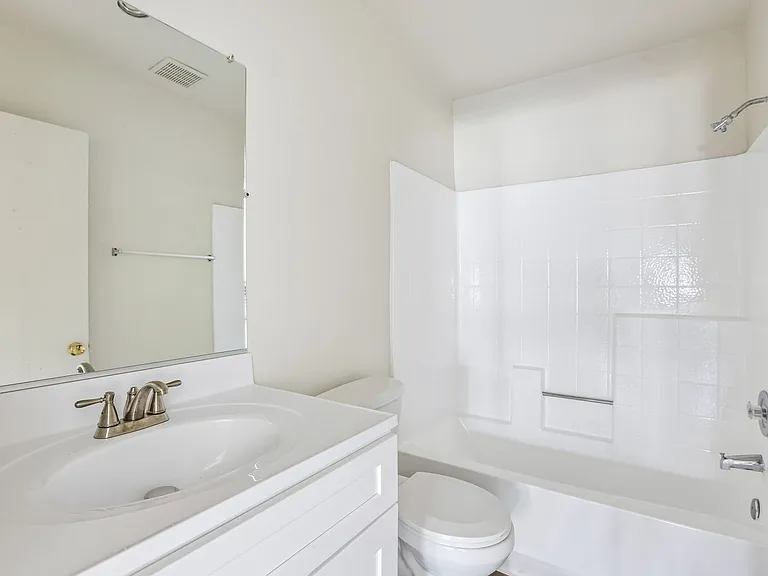 8541 Foothill Blvd., Sunland — Photo 31
