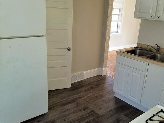 5th image of 813 1/2 Blair Ave