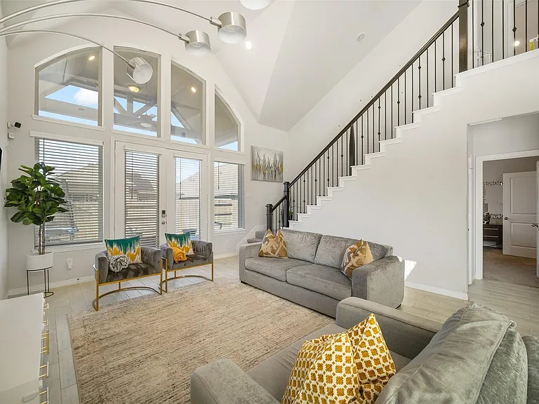 1811 Smithers Landing Dr — Photo 4