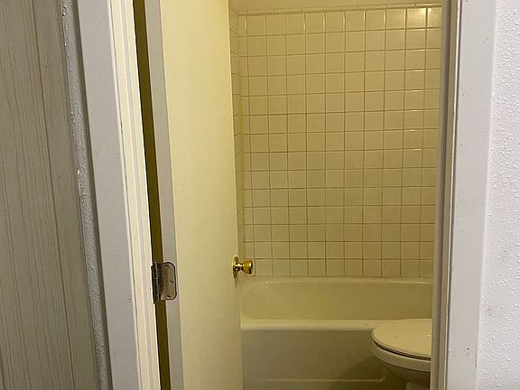 3rd image of 939 Lathrop St #2