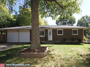 1140 Rosewood Dr, Lincoln, NE 68510