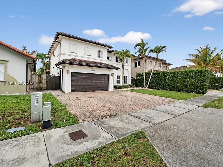 15874 SW 138th Ter — Photo 2