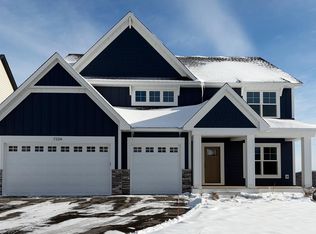 7334 Ambercrest Curv, Inver Grove Heights, MN 55077