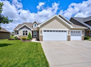 968 Lotus Trl, Menasha, WI 54952
