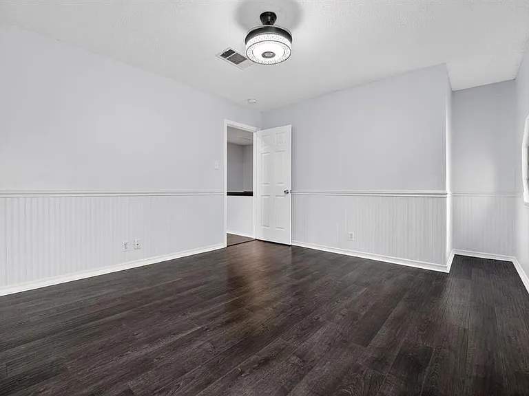 8409 Nairn Dr — Photo 17