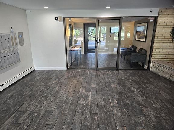 4th image of 7221 Wolf Rd #308B
