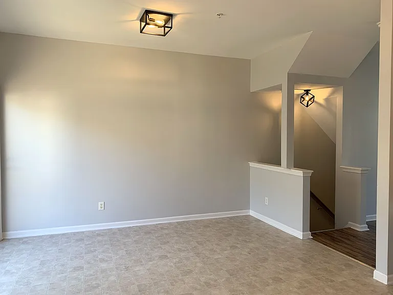 572 S Carlisle St — Photo 17