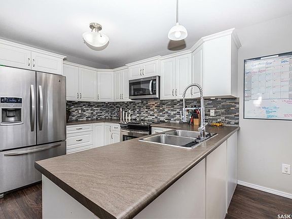 5th image of 201 Warwick Cres