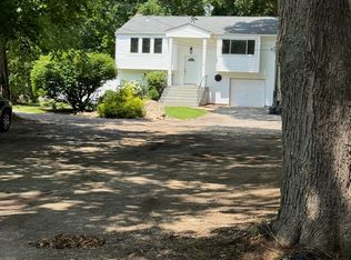 205 W Pulaski Rd, Huntington Station, NY 11746