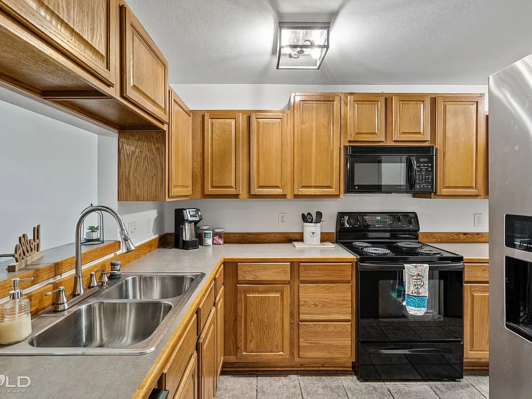 8 Meadow Creek Dr — Photo 9