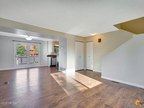 3rd image of 260 Fall Leaf Cir