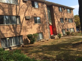 28 E Hattendorf Ave #4, Roselle, IL 60172
