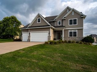 5727 New Castle Ln, Bettendorf, IA 52722