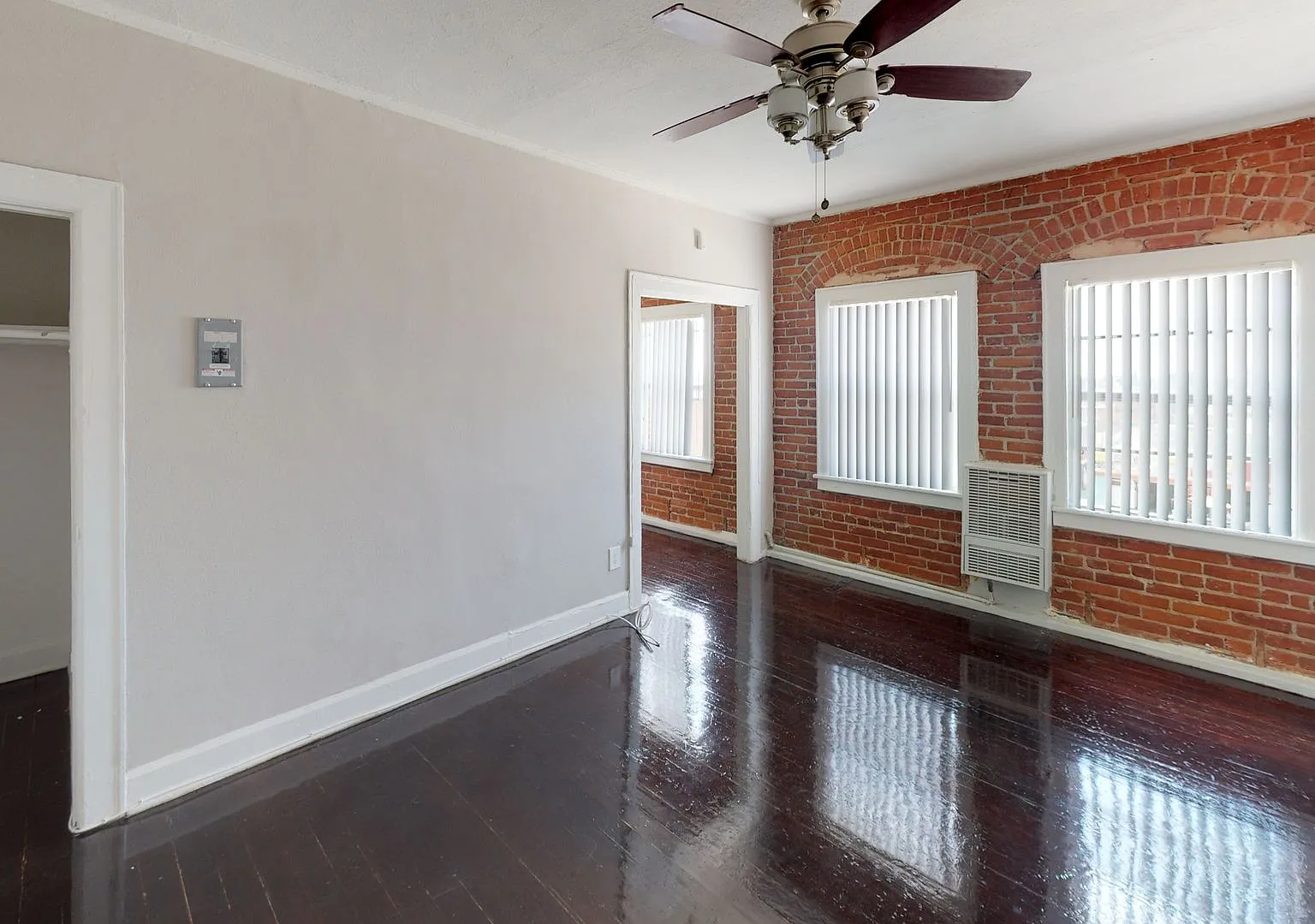 BAE - 512 Bonnie Brae Apts — Photo 3